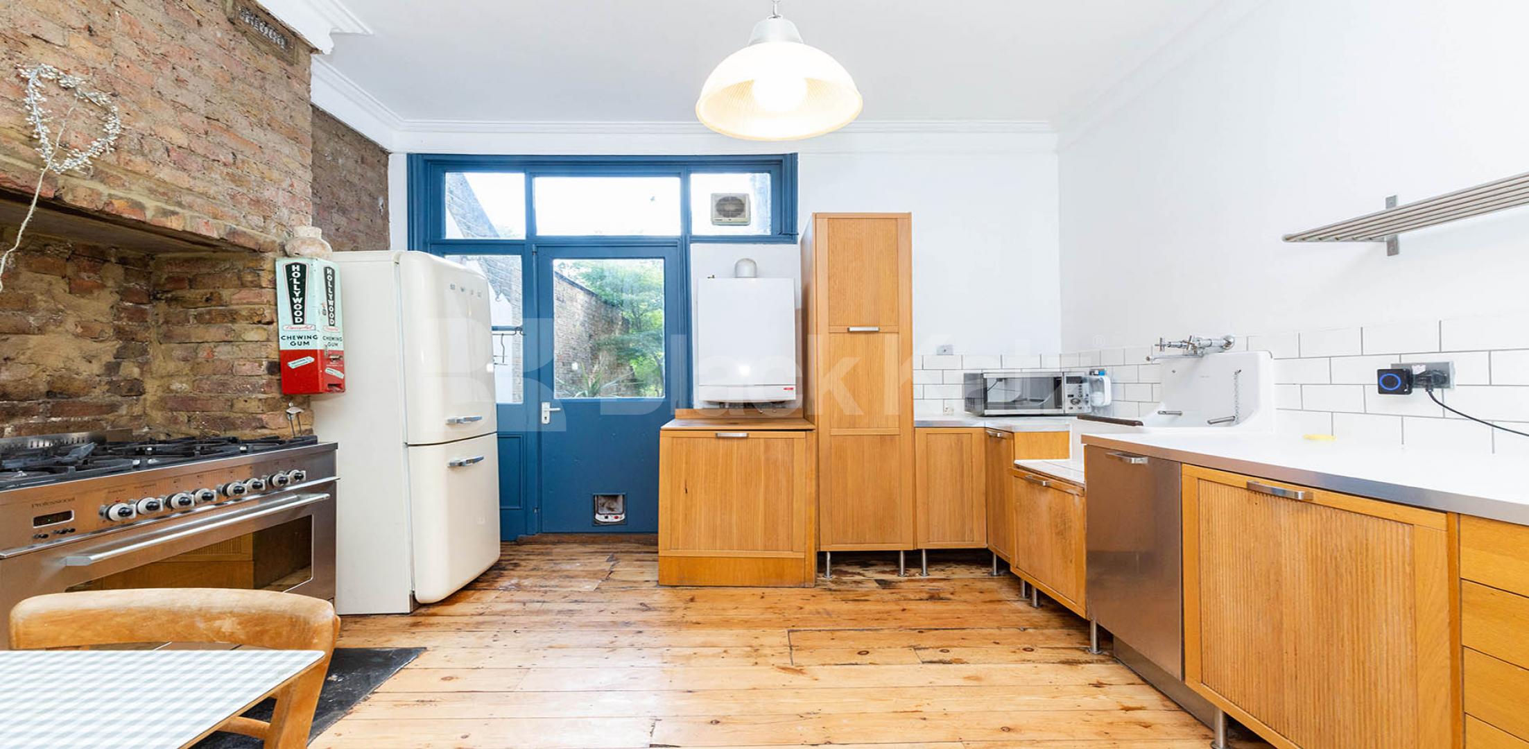 			1 Bedroom, 1 bath, 1 reception Apartment			 Barratt Avenue, Alexandra Palace